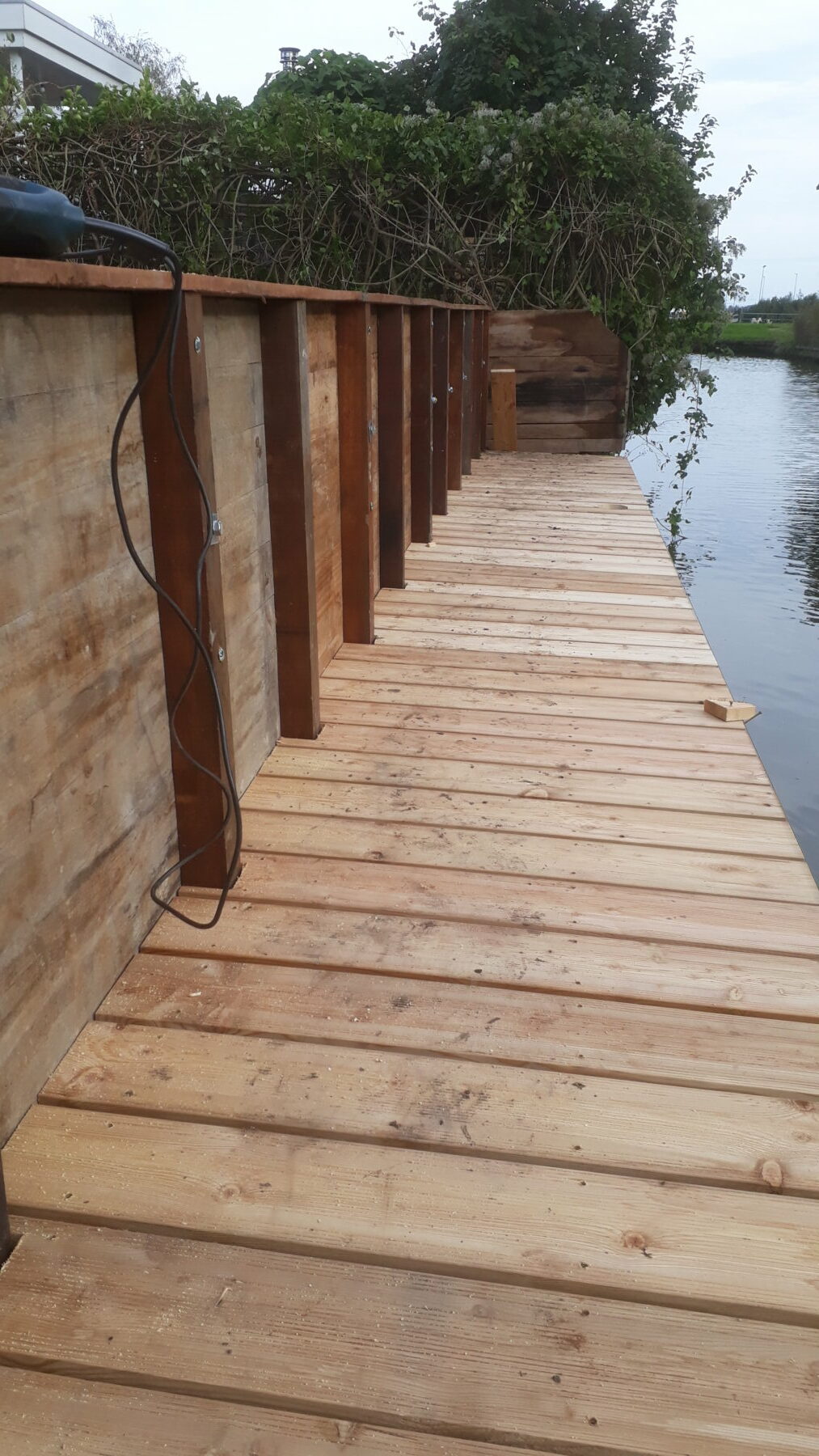 Hardhout beschoeiing , steiger siberisch lariks